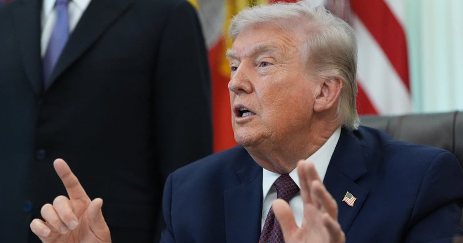 Trump acusa a Irán y bombardea arsenal en represalia