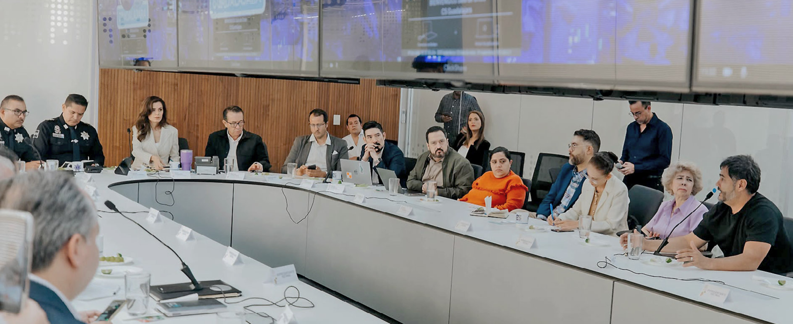Dialoga Vero Delgadillo con ciudadanos sobre seguridad