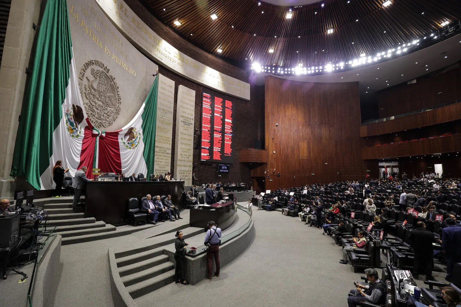 Cinco Años de Desacato: Congreso Acorrala Transparencia en Publicidad Oficial