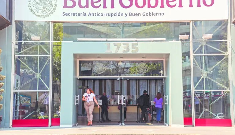 Sancionan a 35 funcionarios y tres empresas con multas por 67 mdp