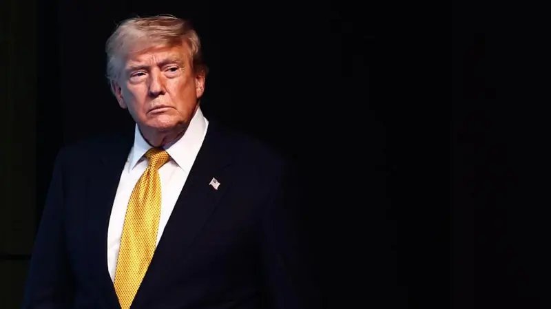 Trump Titubea en Ormuz: Peajes Efímeros Revelan Atolladero con Irán