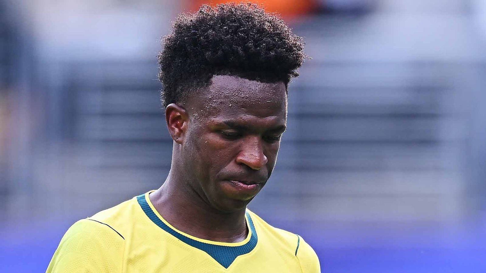 Vinicius Jr. Rompe el Silencio: Perdón y Promesa tras Batacazo Mundialista de Brasil
