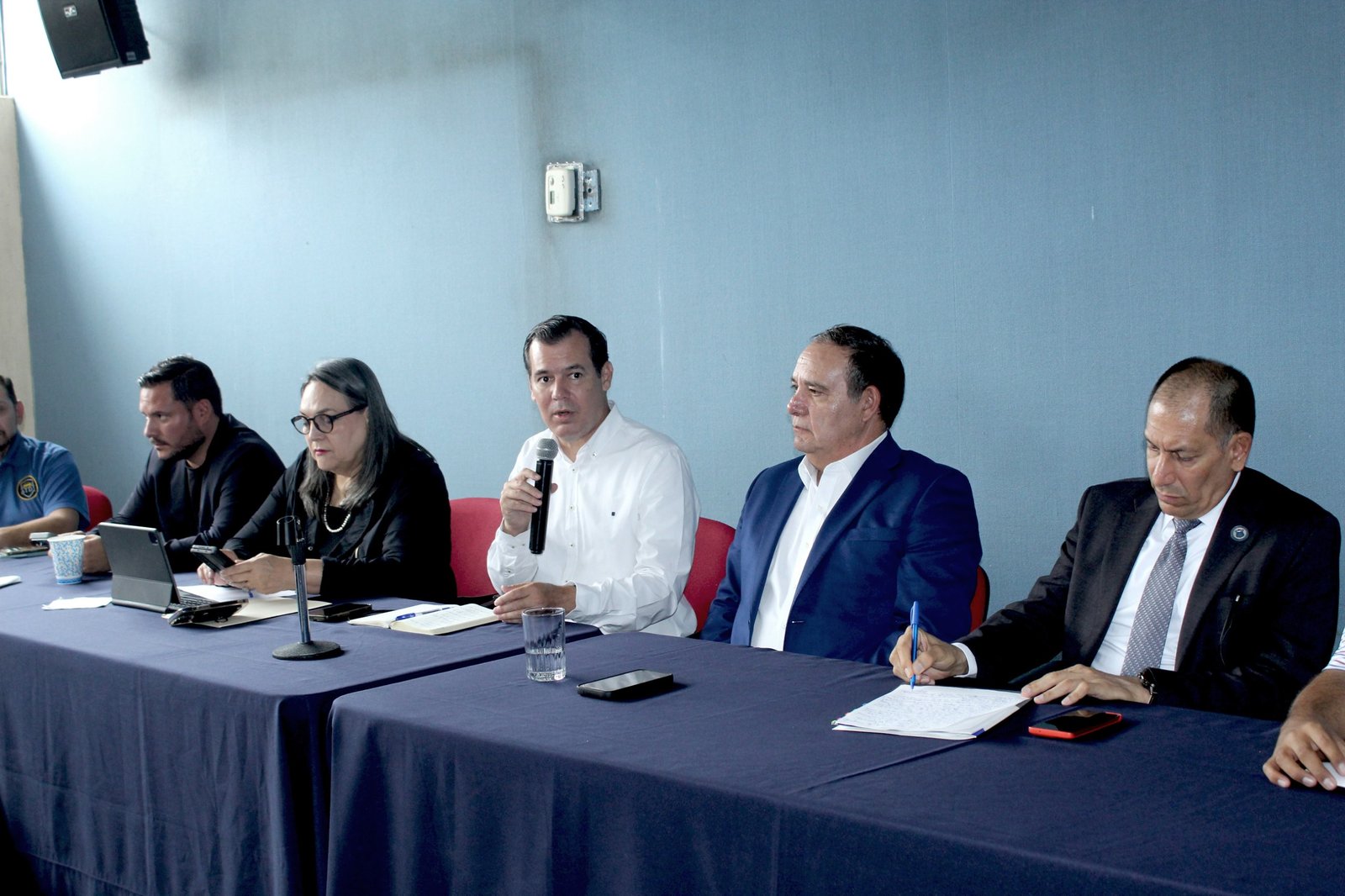 Crean mesas de seguridad para conductores de plataformas