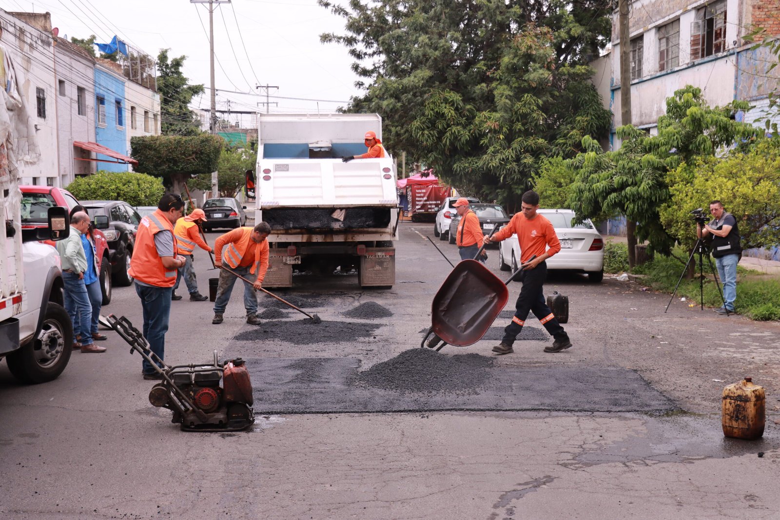 Guadalajara repara 5 mil baches en dos meses
