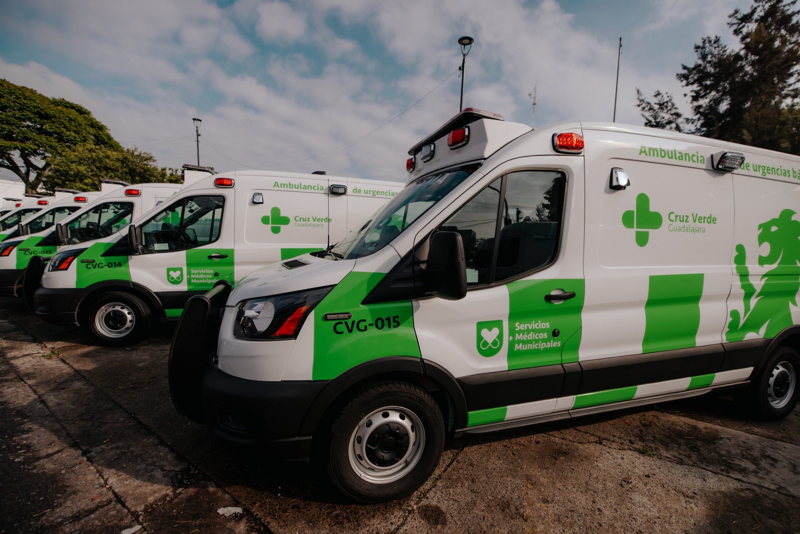 Guadalajara suma ocho nuevas ambulancias a la Cruz Verde