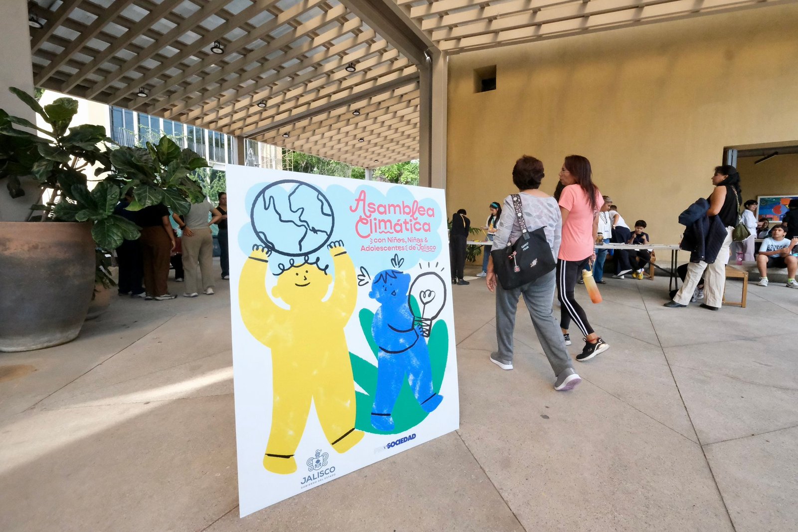 Instalan primera asamblea climática para niñas y niños