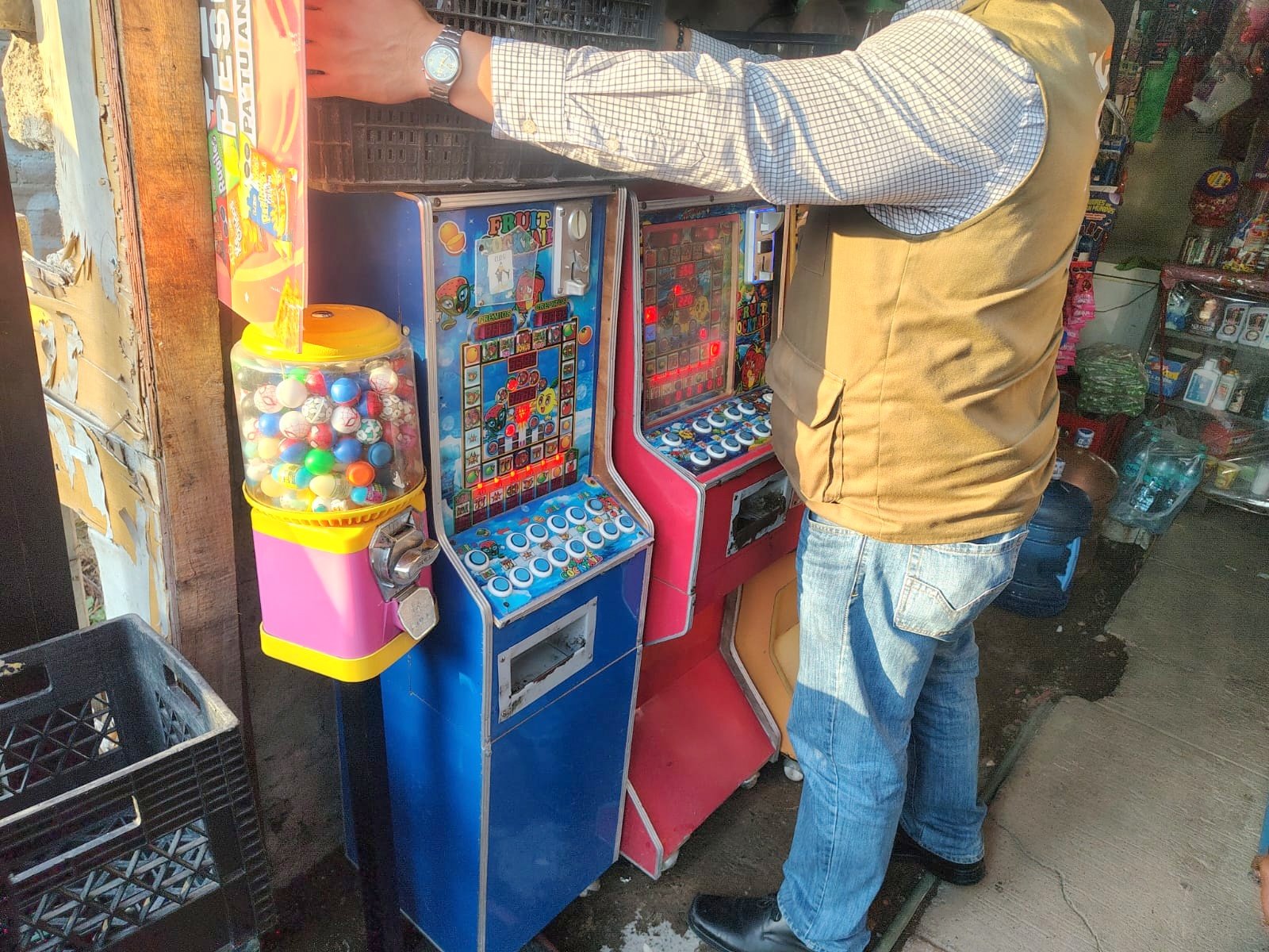 Asegura Tlajo 36 máquinas tragamonedas