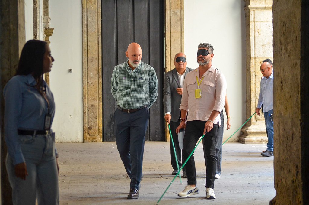 Capacitan a funcionarios en atención a personas con discapacidad