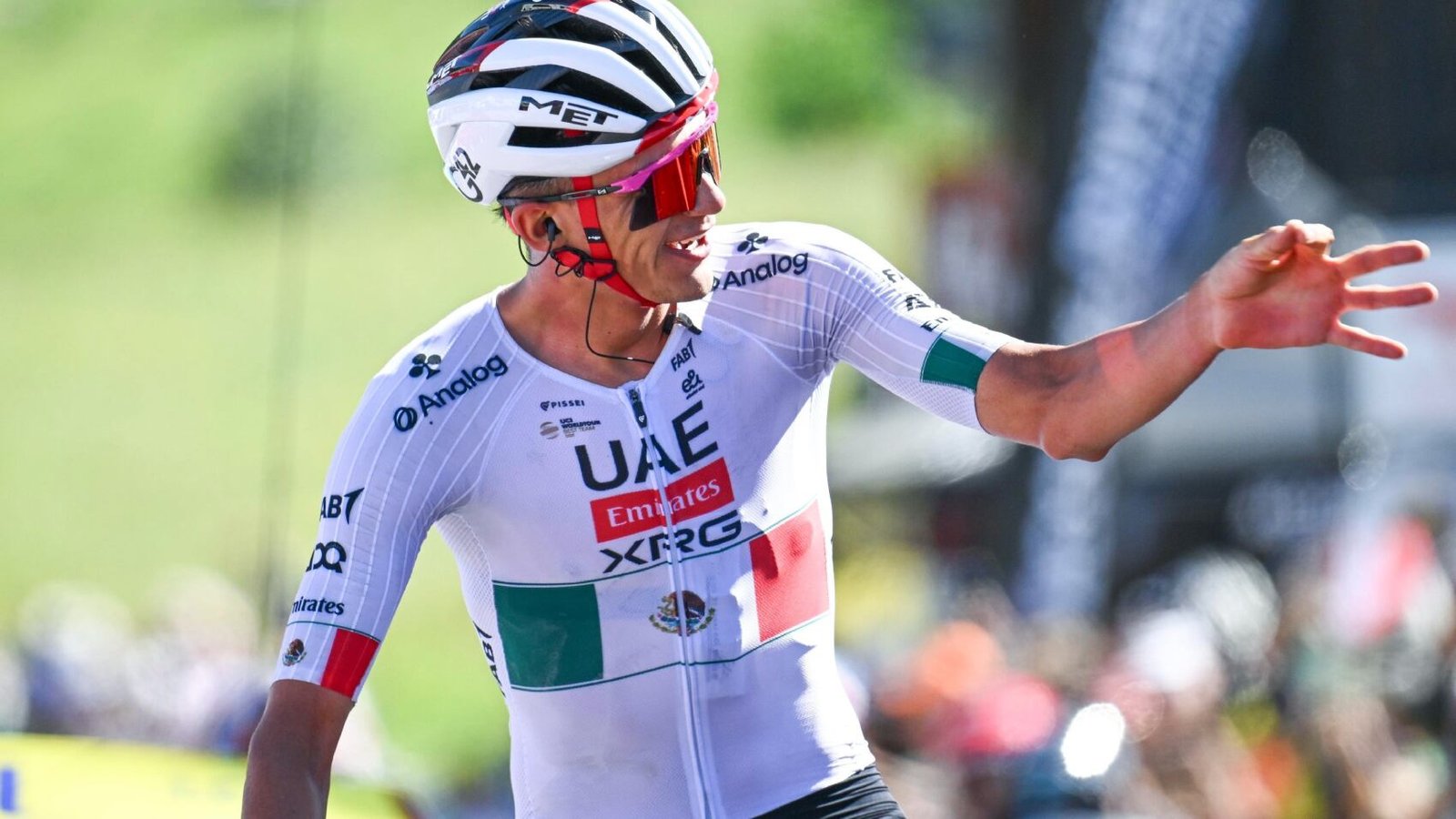 Resurgir Heroico: Isaac del Toro Asombra al Tour y Consagra su Podio General