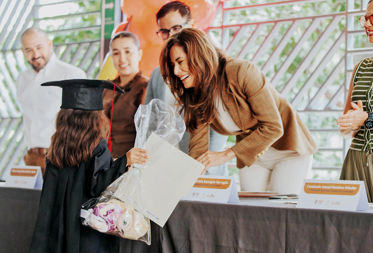 Premian desempeño académico en Casa Hogar Villas Miravalle