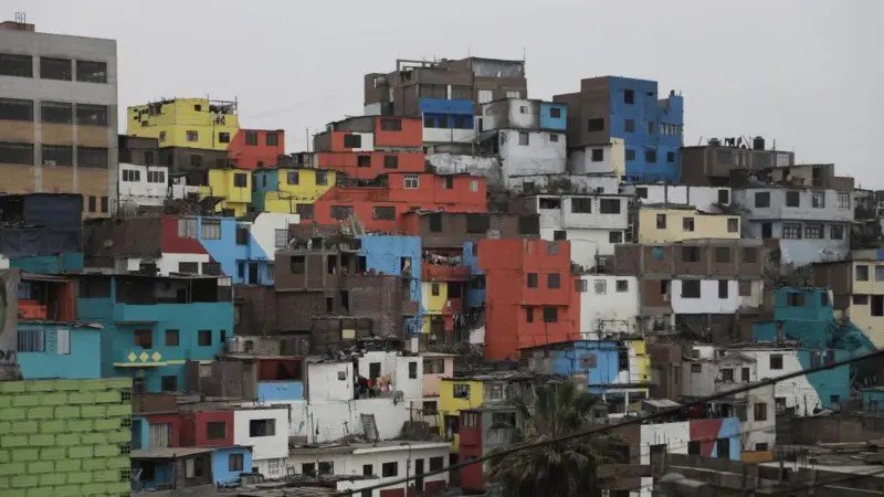 Casas inacabadas: El reflejo de un Perú en construcción permanente y vulnerable