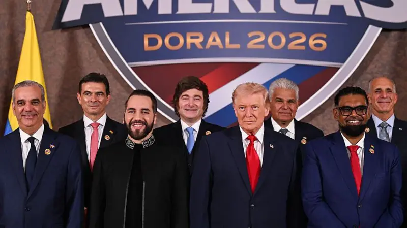 América Latina Gira a la Derecha: Inseguridad y Redes Definen la Ola