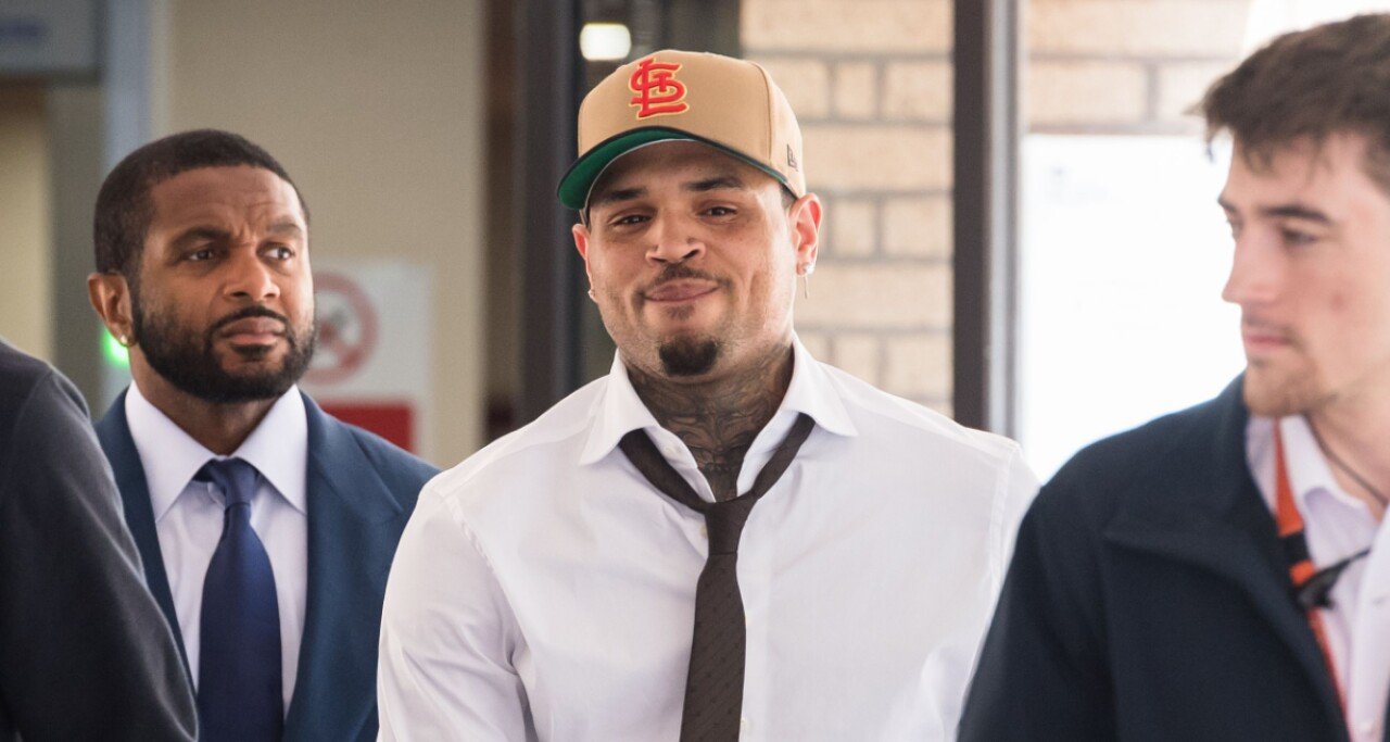 Chris Brown Culpable en Londres: Esquiva Cargos Graves por Brutal Agresión