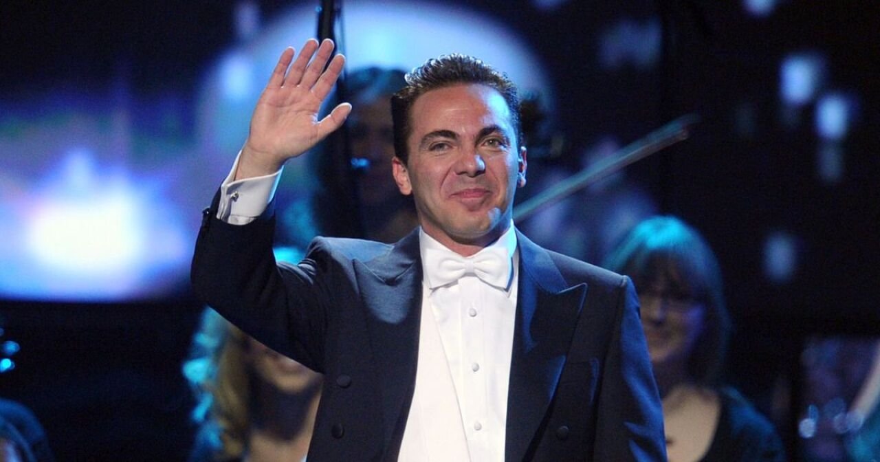 Cristian Castro: Nuevo Amor y Sorprendente Giro Académico Concluyen Ciclos