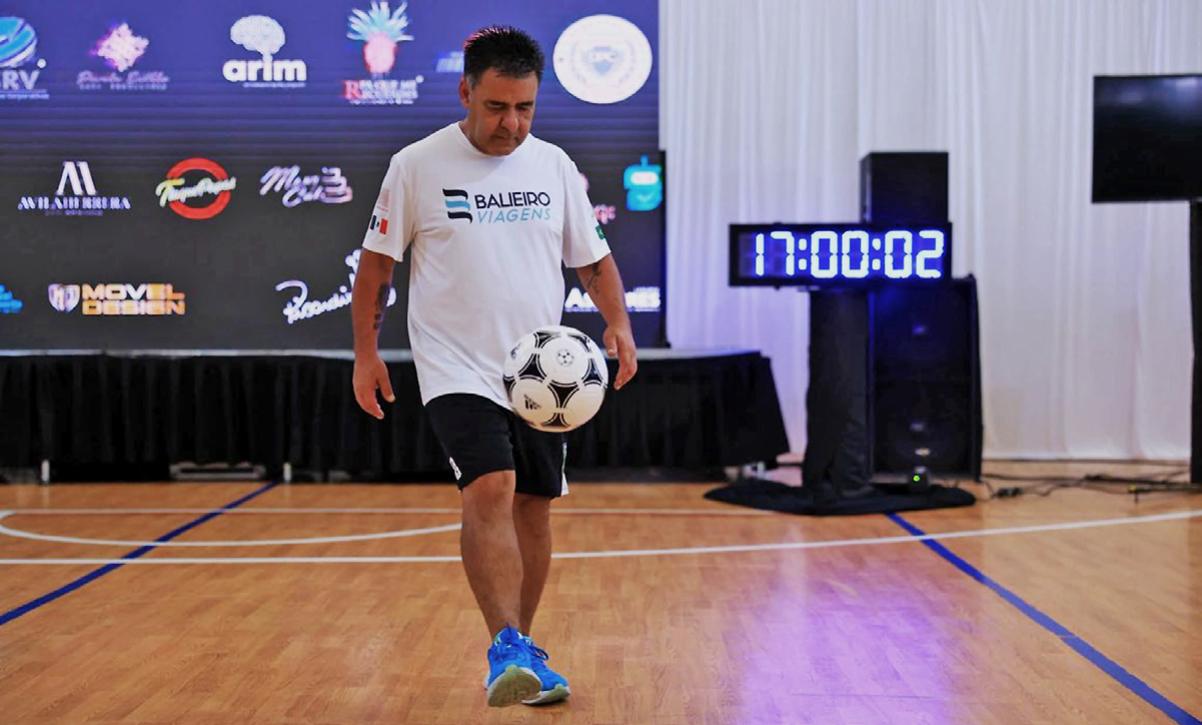 Ricardinho rompe Récord Guinness tras 51 horas dominando el balón