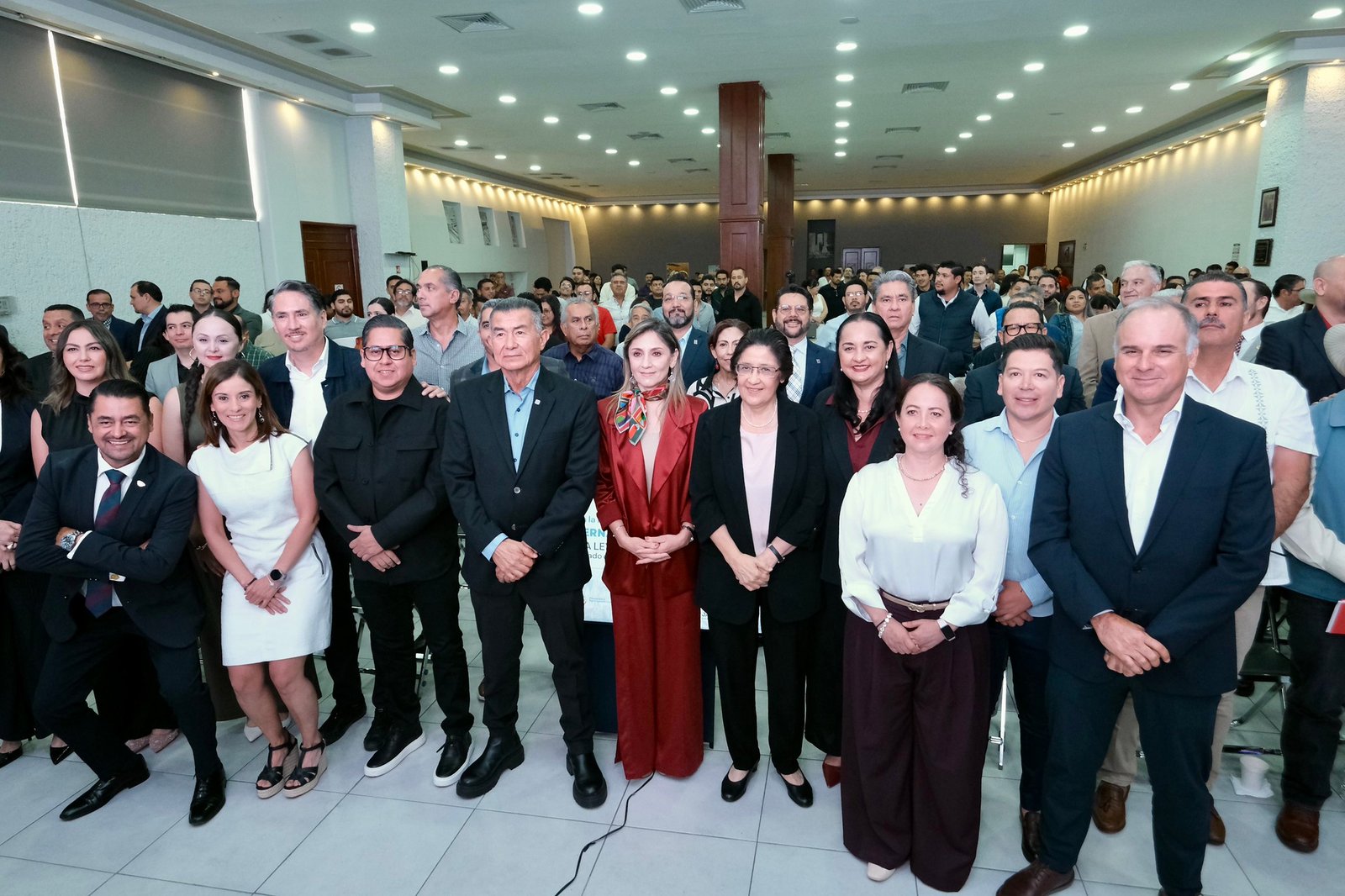 Van por ley de transparencia en infraestructura pública