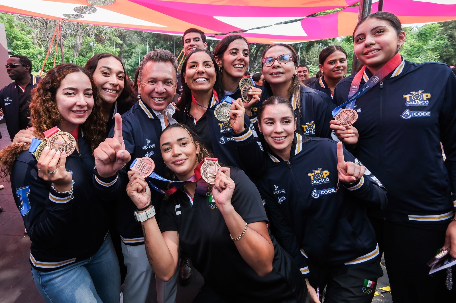 Lemus eleva premios para medallistas en Santo Domingo