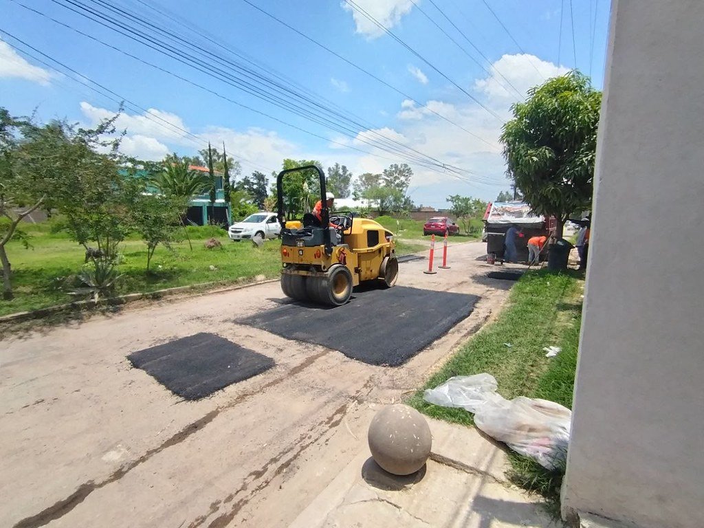 Tlajo mantiene frente contra baches en temporal
