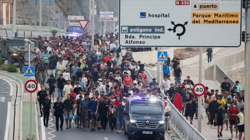 Oleada Migratoria en Ceuta Revela Profundas Grietas en la Solidaridad Europea