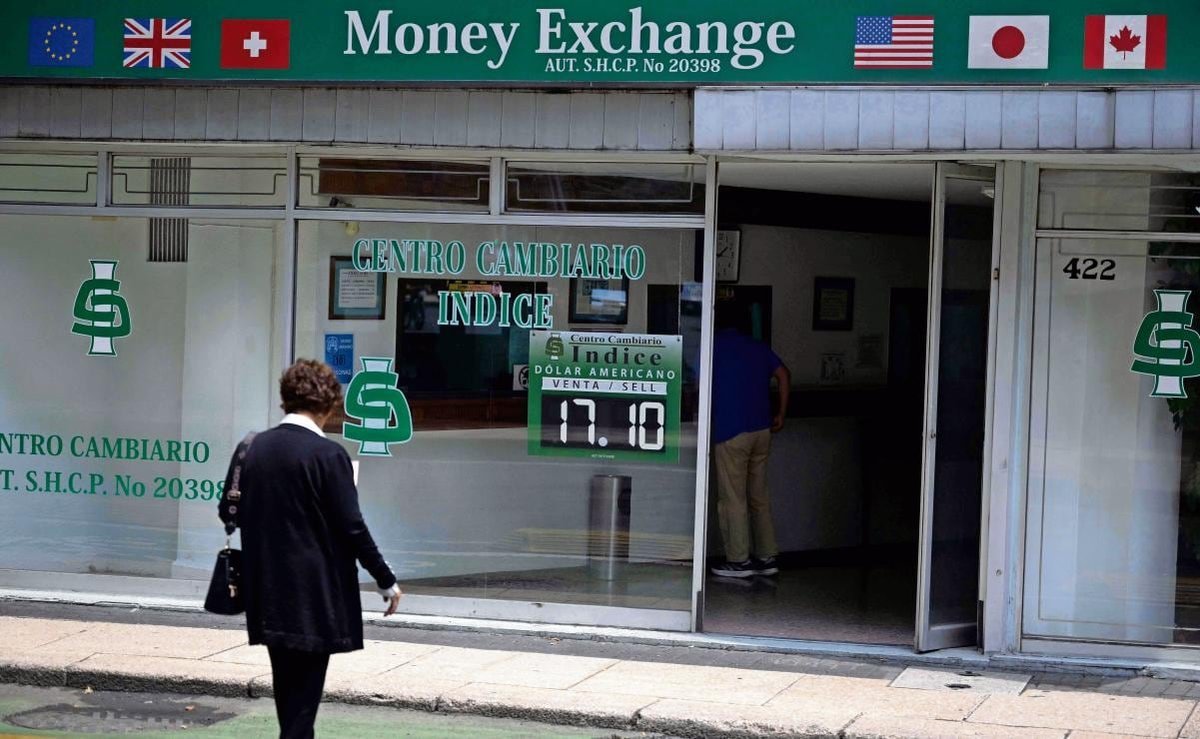 Superpeso se afianza: dólar cae a mínimos de dos años en jornada clave