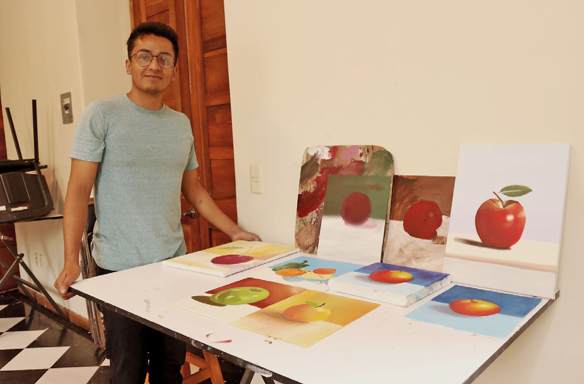 Suman categoría de Artesanías al Premio a la Juventud