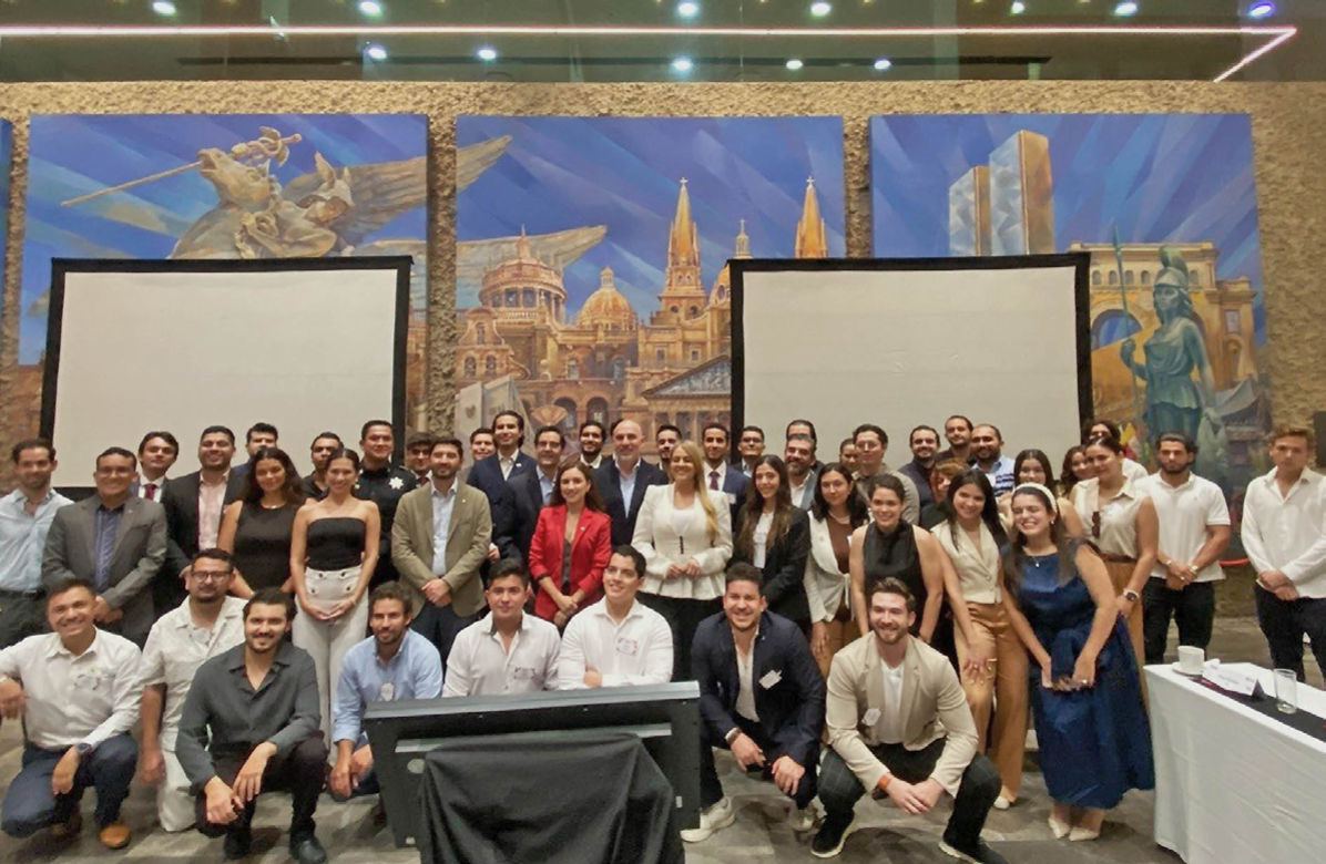 Presentan apoyos y herramientas para jóvenes emprendedores