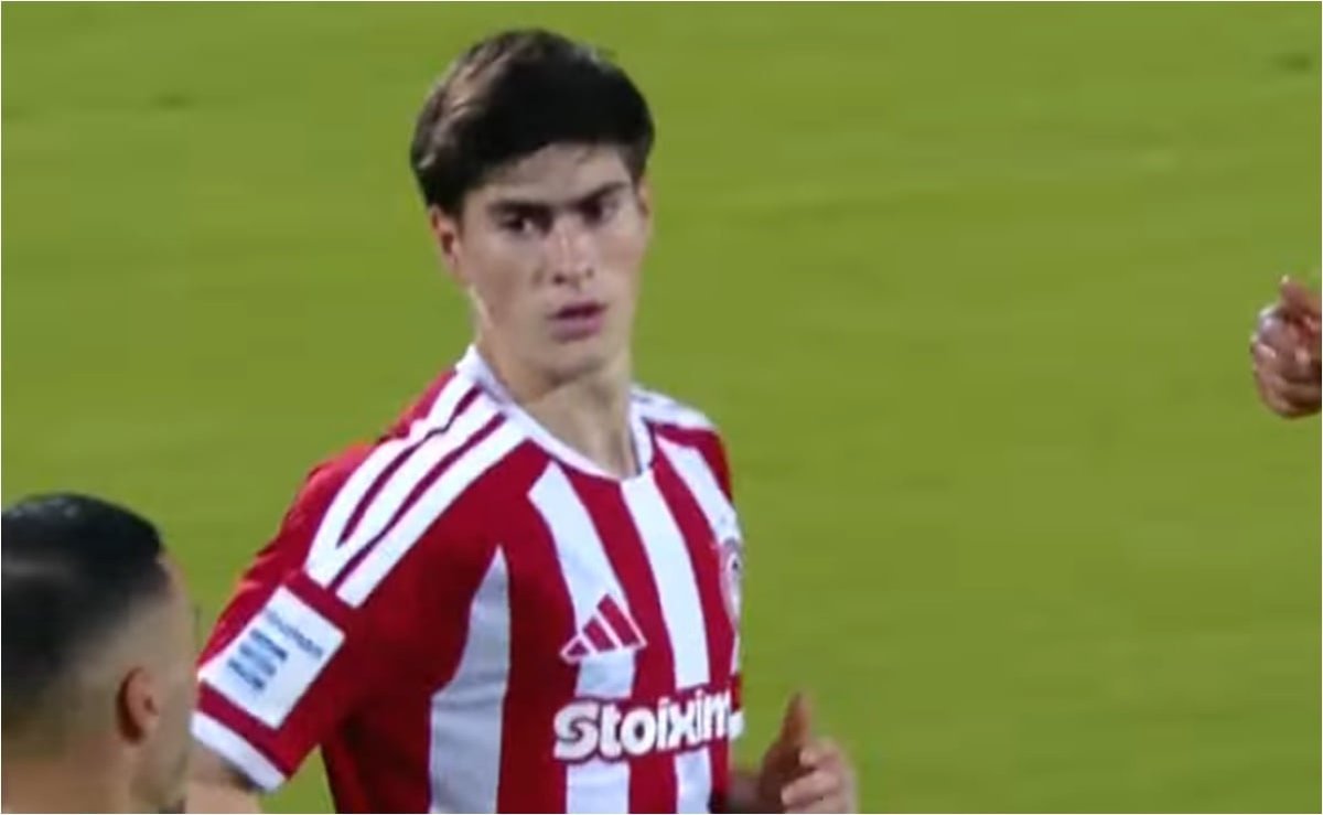 Armando "Hormiga" González Estrena Camiseta con Olympiacos en Grecia