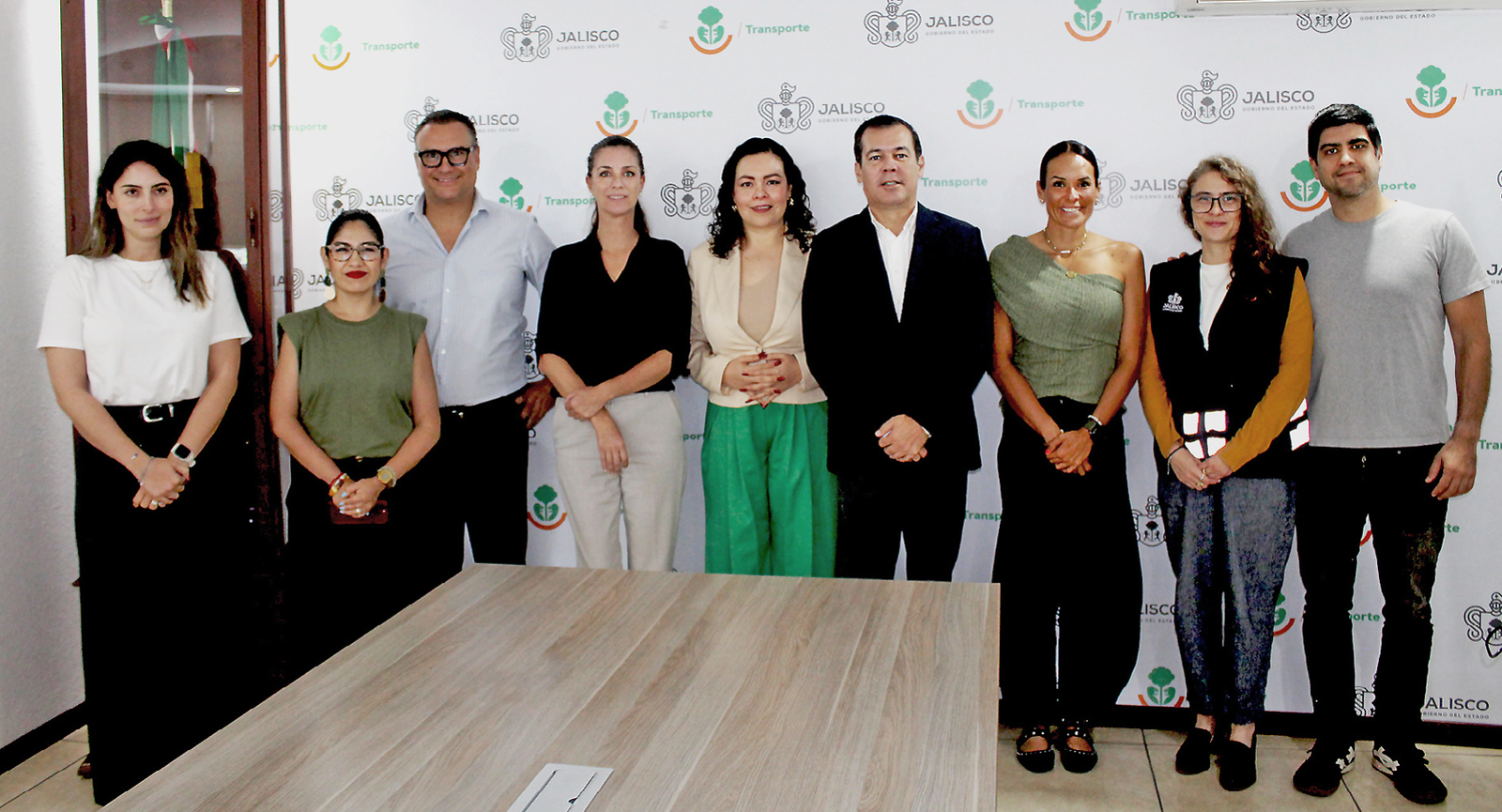 Jalisco analiza usar vehículos Olinia para transporte