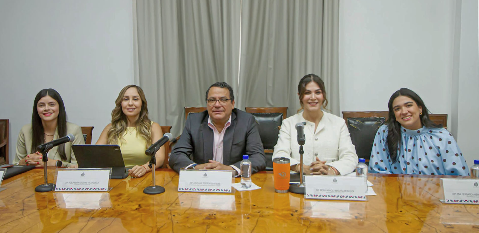 Bancada de MC acuerda revisar Proyecto Legado con vecinos