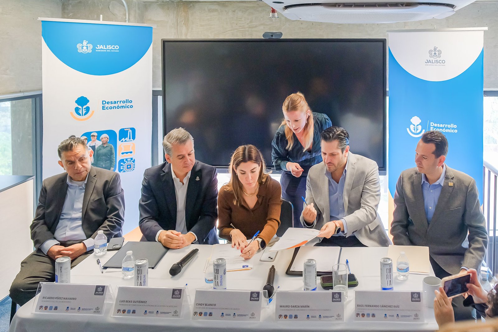 SEDECO impulsa a microempresas de comercio y servicios