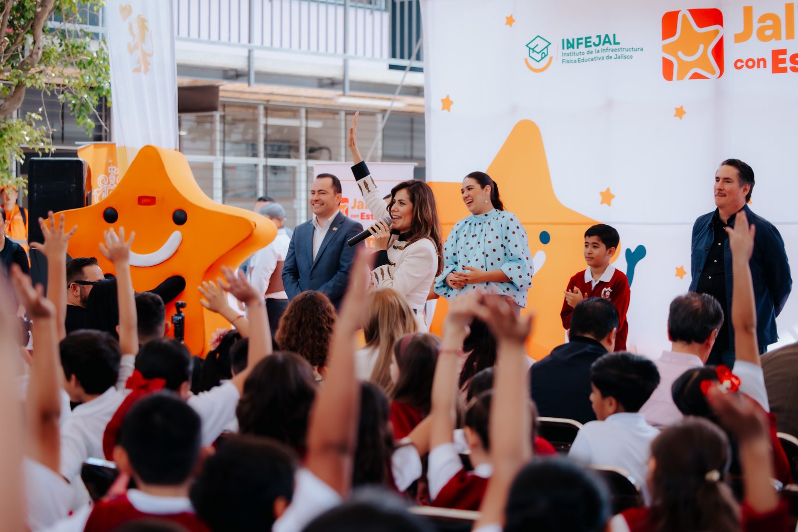 Primaria Agustín Yáñez estrena instalaciones y equipo tecnológico