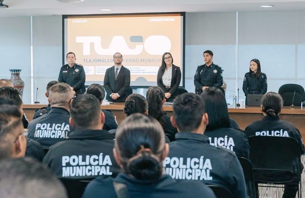 Capacitan a policías en perspectiva de género
