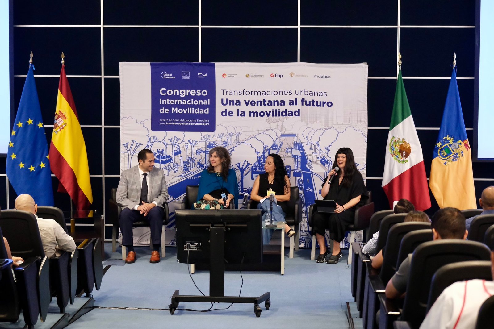 Expertos trazan futuro de la movilidad en el AMG