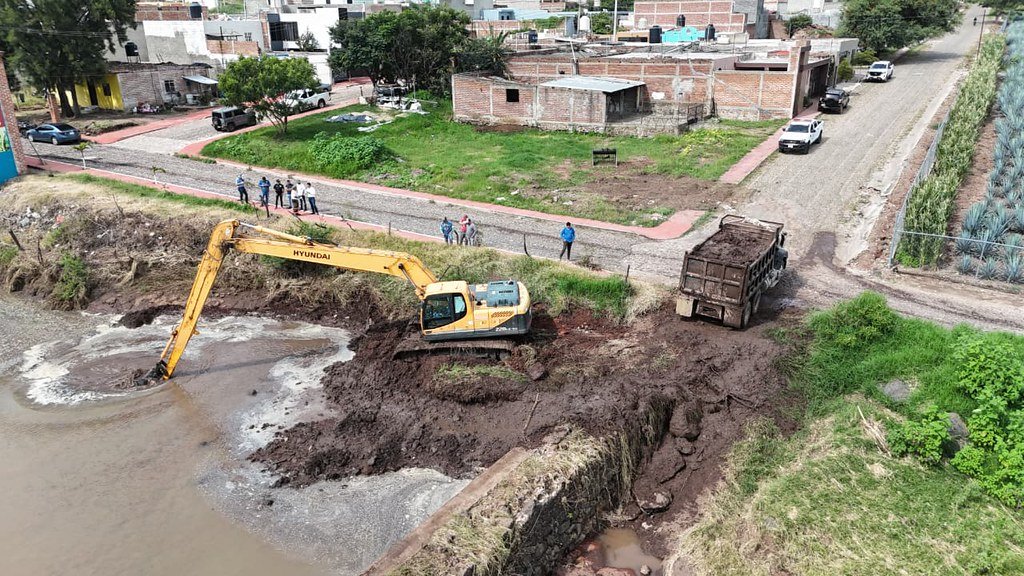 Inician desazolve de presa Tecata y arroyo Zapotlanejo 