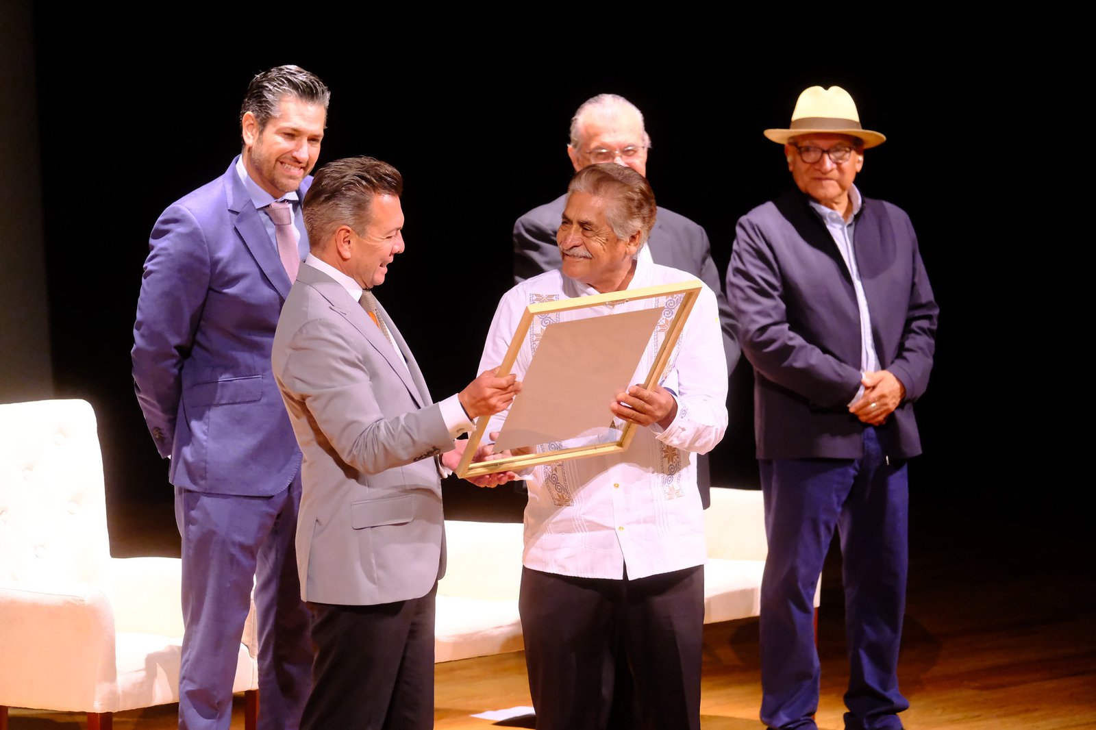 Rafael Mendoza conquista Galardón Jalisco a la Artesanía