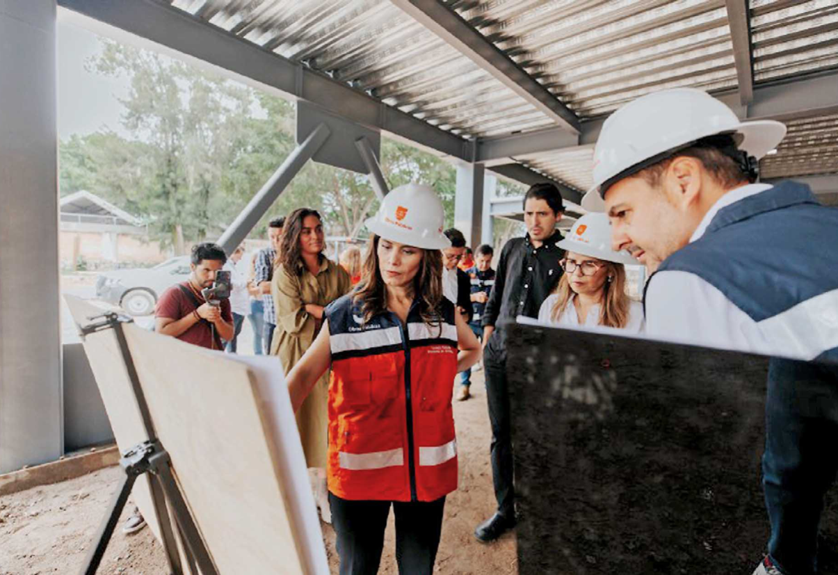 Vero Delgadillo supervisa obras de nuevo centro comunitario 