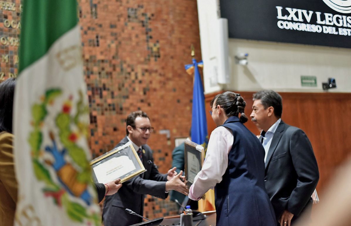 Congreso reconoce a trabajadores por años de servicio