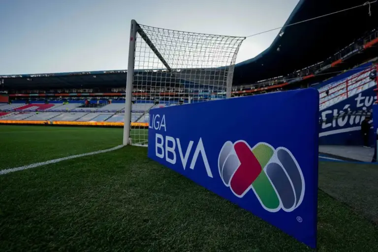 Investigan monopolio en futbol mexicano