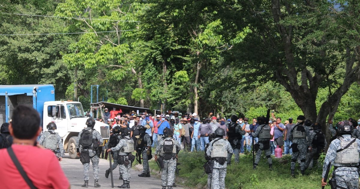 Guerrero: Violento Enfrentamiento Desata Retención Masiva de Fuerzas de Seguridad