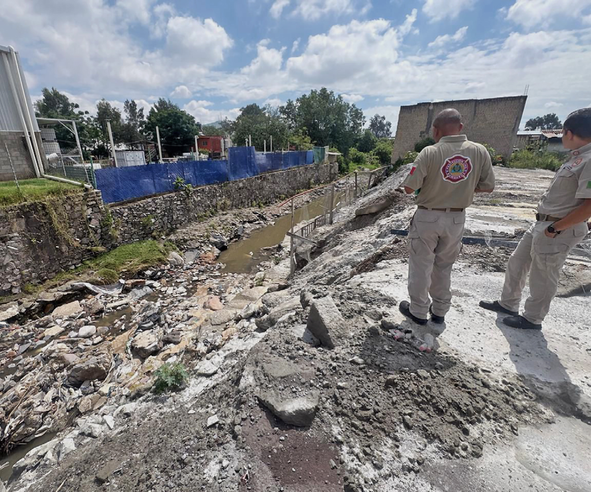 Clausuran concretera por derrame de residuos al Arroyo Seco
