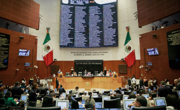 Senado avala freno a doble nacionalidad
