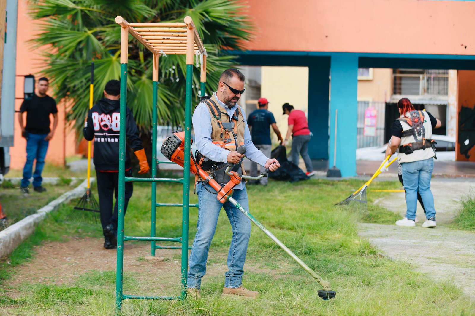 Tlajomulco despliega macrobrigada de servicios públicos en Los Abedules
