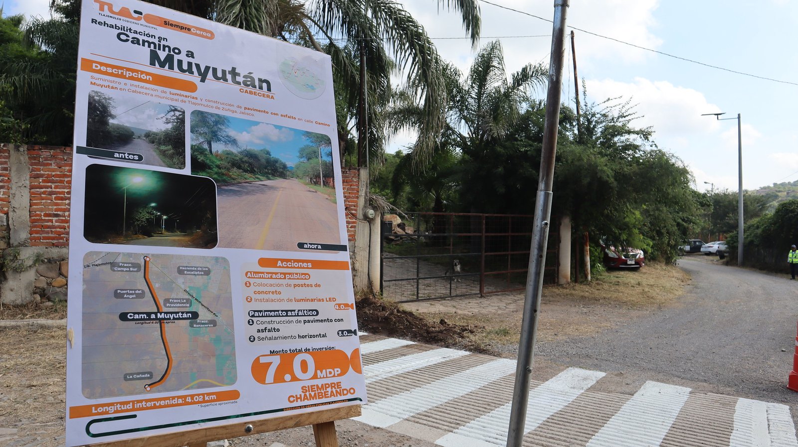 Rehabilitan vialidad e instalan luminarias en Camino a Muyután
