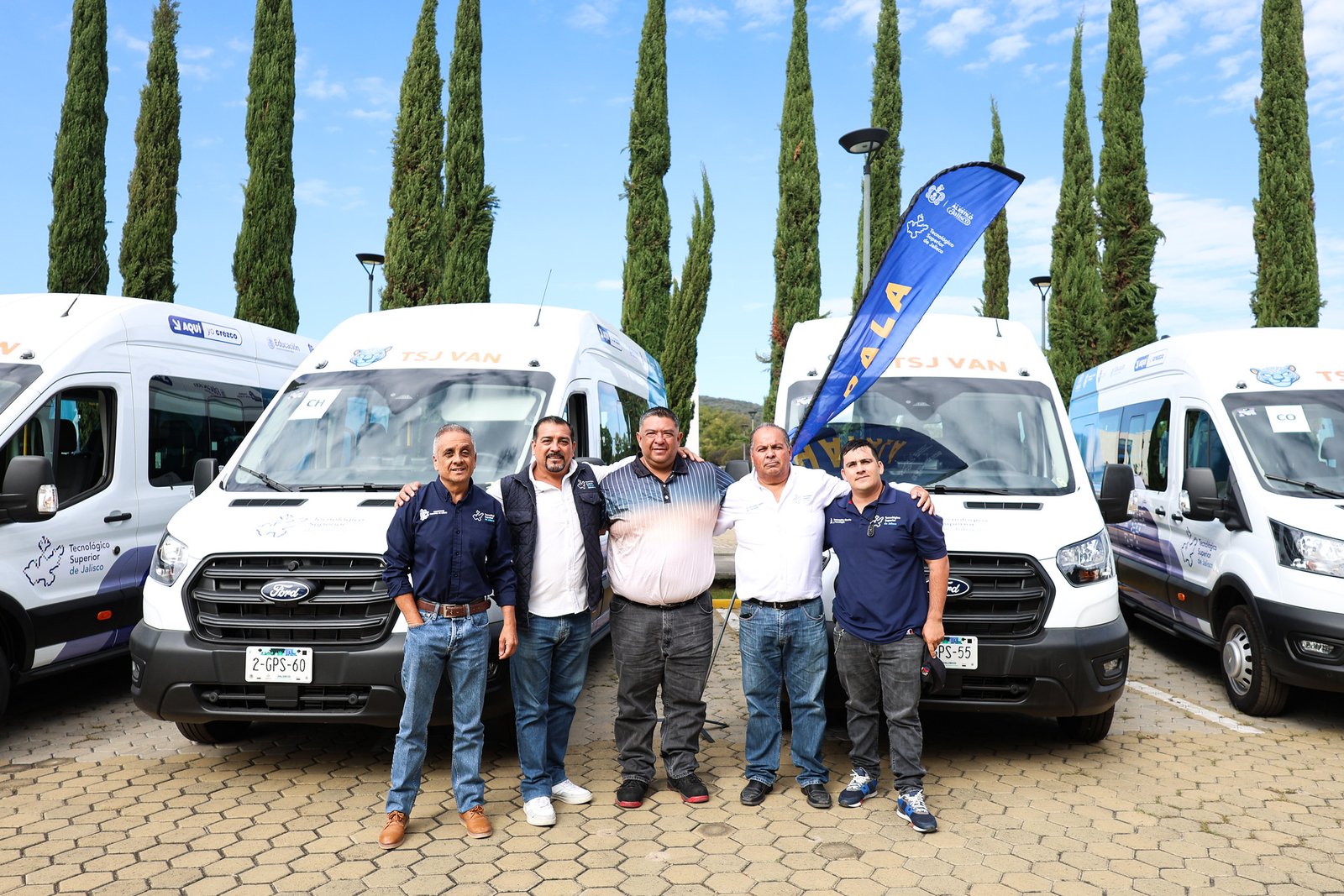 Entregan 40 unidades para transporte escolar del TSJ