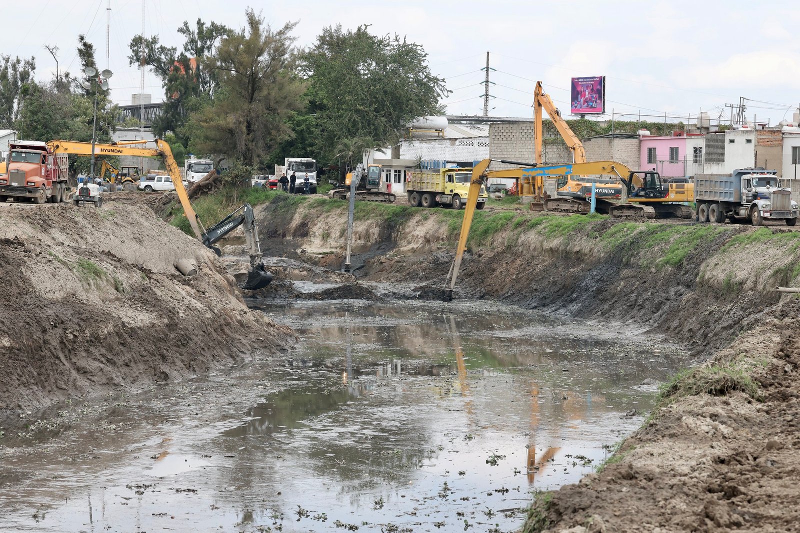Desazolvan presa Las Pintas para mejorar abasto de agua en ZMG