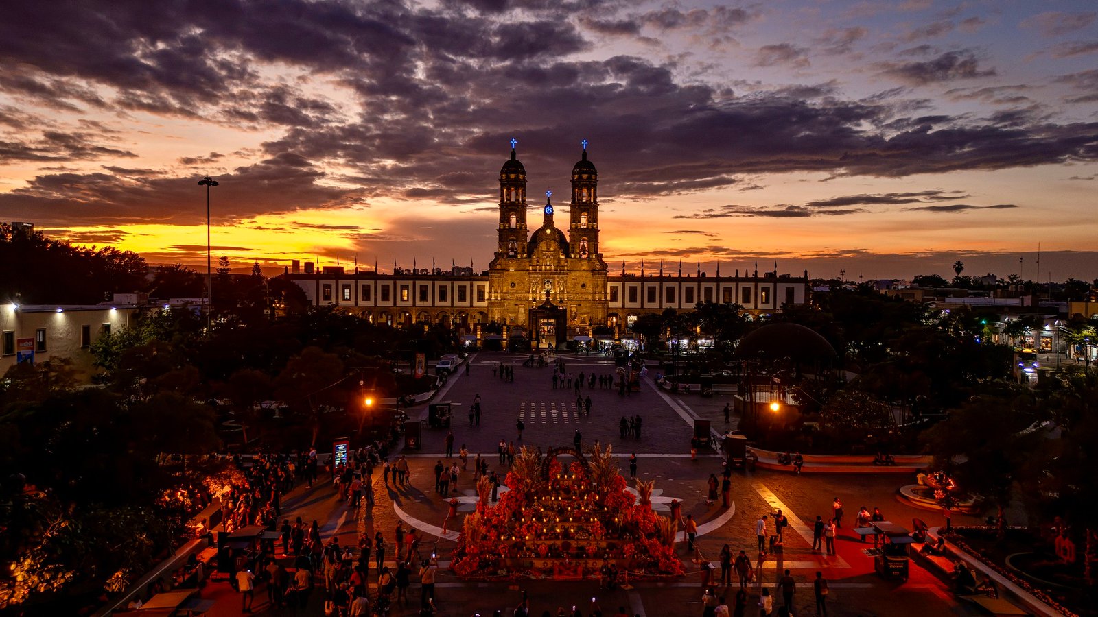 Reúne Zapopan altares y flores en homenaje al Día de Muertos