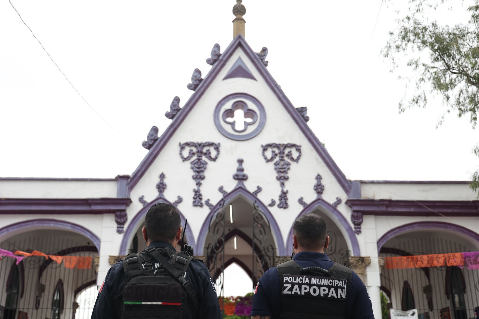 Zapopan refuerza vigilancia y atención médica en panteones