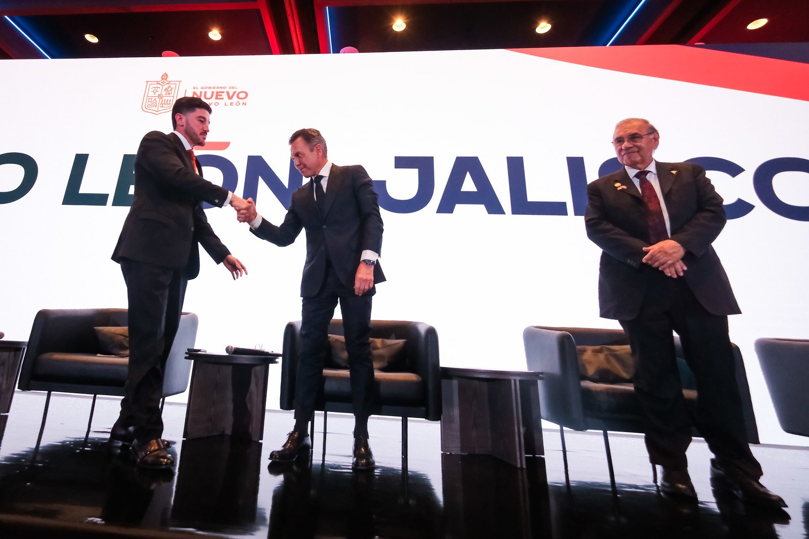 Pactan alianza para facilitar comercio exterior