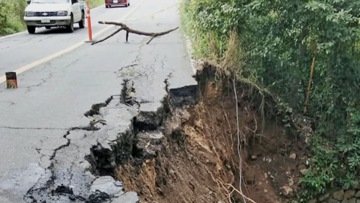 Restringen a un carril carretera Jiquilpan-Colima