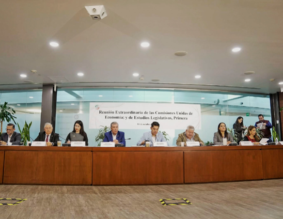 Avanza ley para reducir uso de efectivo